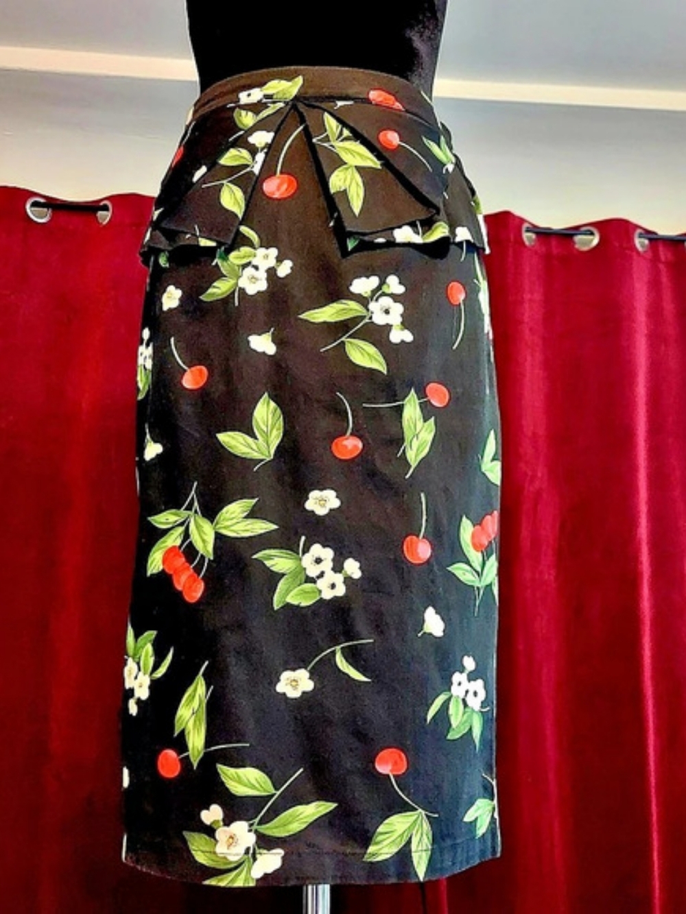 Black Cherry Floral Peplum Knee-Length Pencil Skirt - Size M - Pin-Up Rockabilly